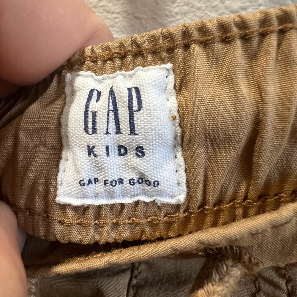 Gap kids tan hybrid cargo shorts with washwell size small 6-7. - Picture 6 of 8